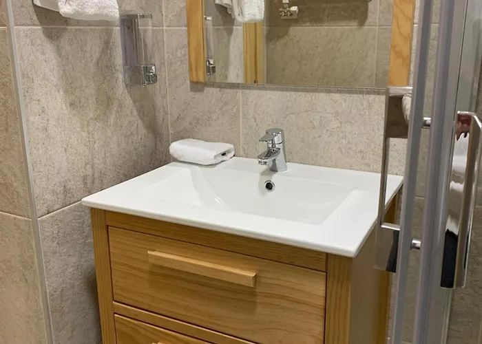 Milana 3* ז'ירונה